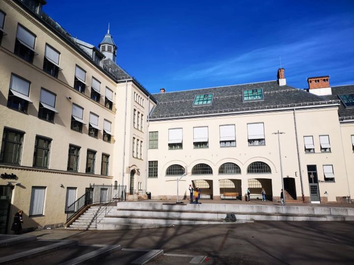 Illustrasjonsfoto skolebygningen