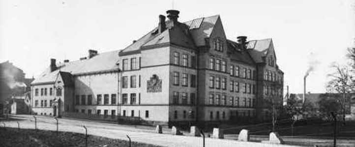 Bilde av Majorstuen skole tatt fra Sørkedalsveien, ca 1924