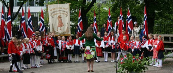 Rødhettene og Ulvene opptrer på 17. mai