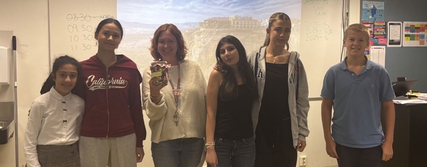 Foto: Majorstuen skole, ukjent en gruppe mennesker som poserer for et bilde
