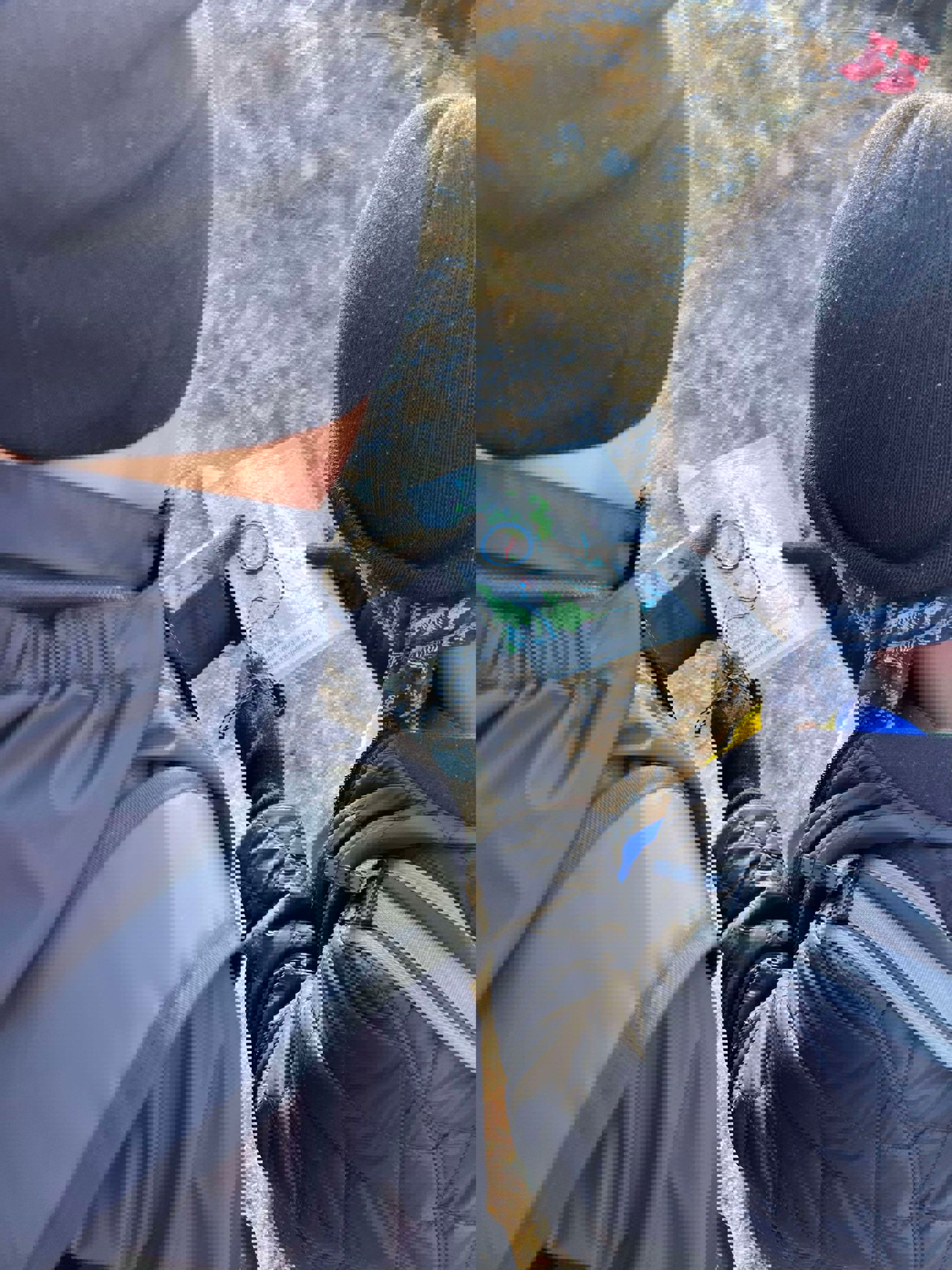 Foto: rondeheim.no en person som holder en bok