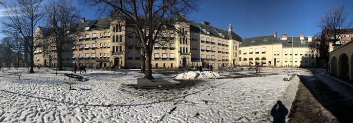 Panoramabilde av Majorstuen skole tatt fra skolegården.