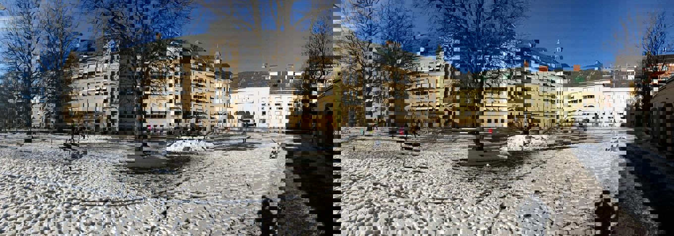 Panoramabilde av Majorstuen skole tatt fra skolegården. Panoramabilde av Majorstuen skole tatt fra skolegården.